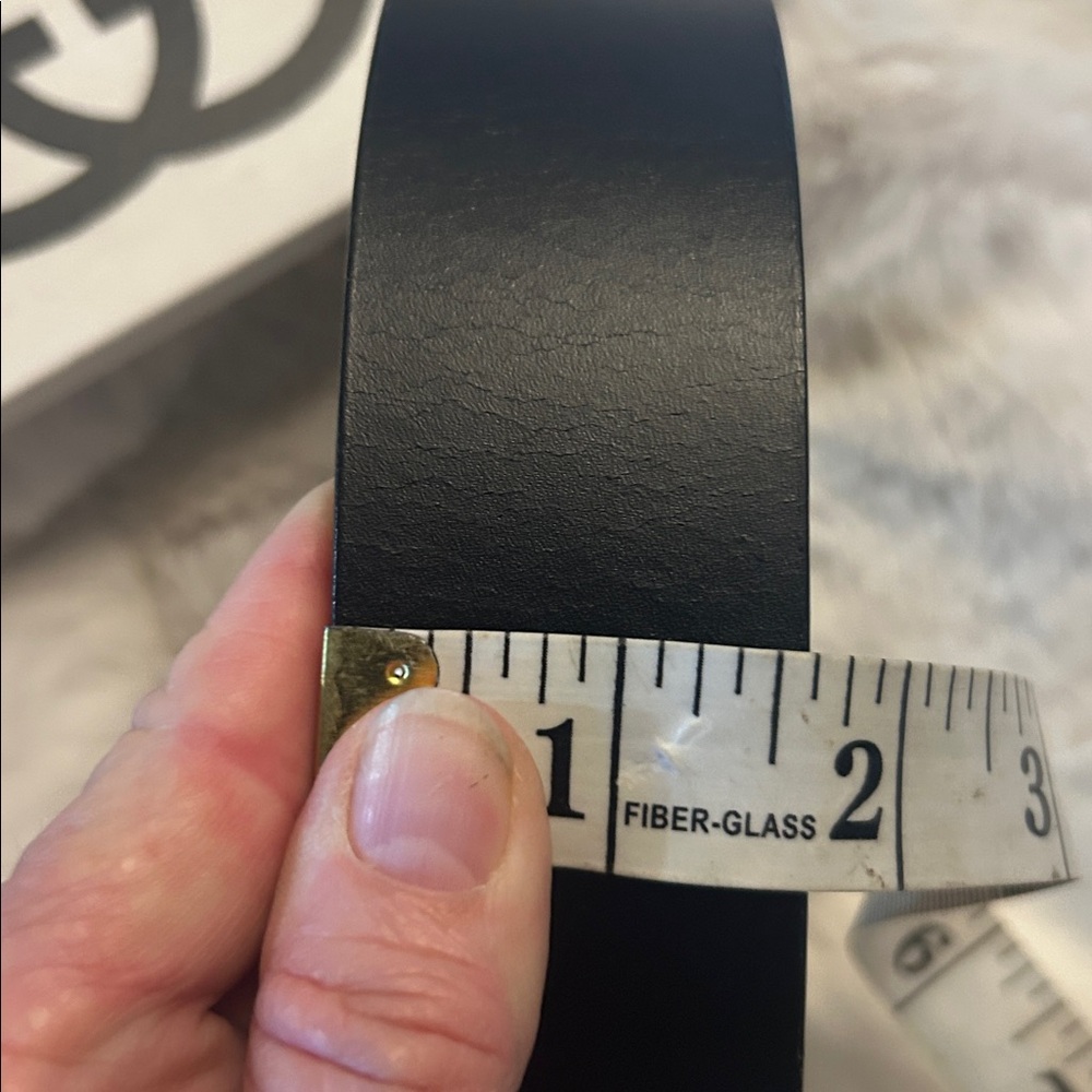 Gucci Tom Ford black leather belt with large gold tone G buckle. 24-27 - Picture 11 of 11